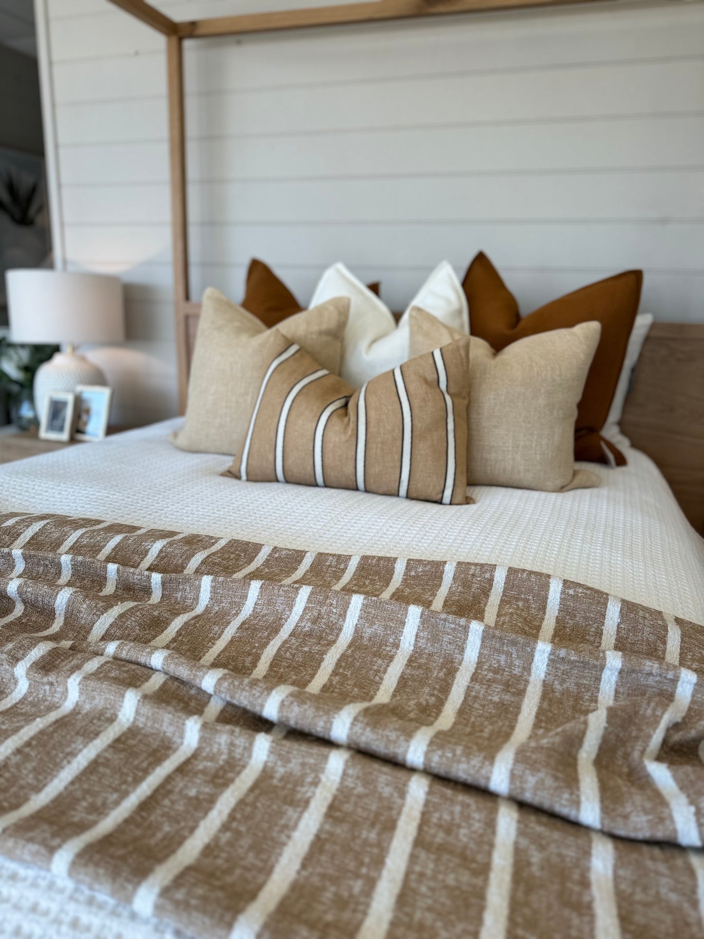 TEXTURED WOVEN STRIPE THROW - Piazza Haze