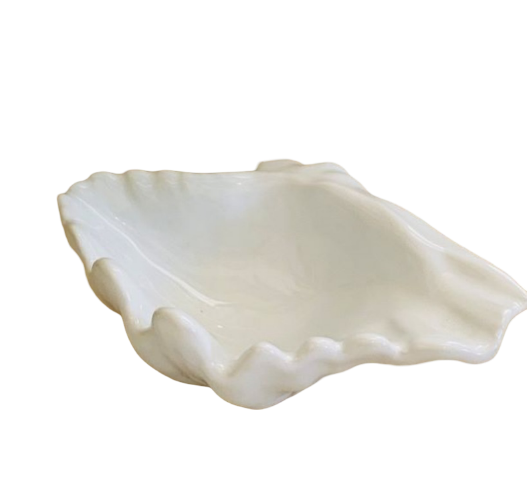 Model Clam - White 19x13x7